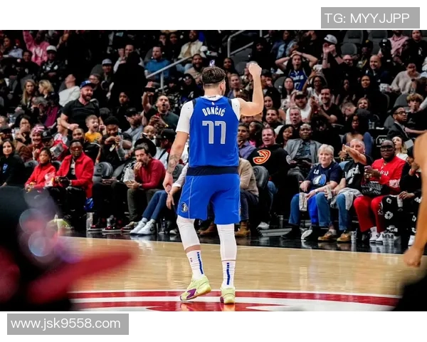 东契奇狂砍73分刷新现役得分纪录独行侠力克太阳终结11连胜 东契奇狂砍73分刷新现役得分纪录独行侠力克太阳终结11连胜