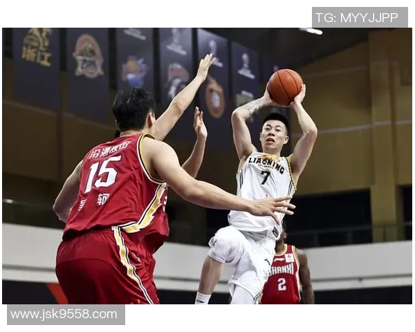 中国男足与印度队激战正酣比分悬念引发球迷热议 中国男足与印度队激战正酣比分悬念引发球迷热议