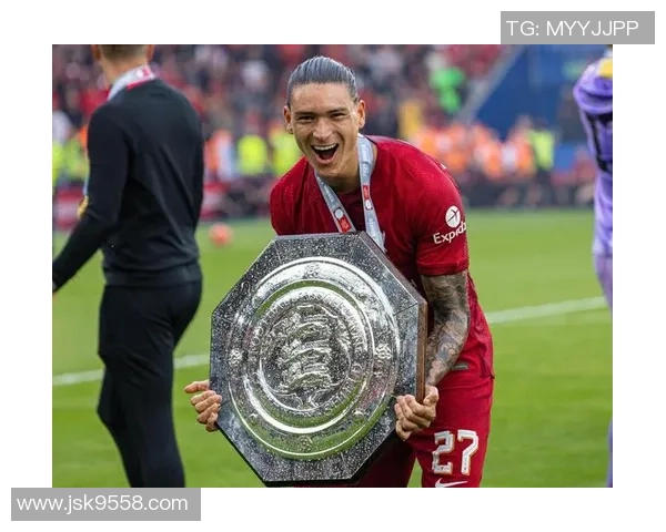 努涅斯在赛场上的崛起与挑战解析以及未来发展展望 努涅斯在赛场上的崛起与挑战解析以及未来发展展望