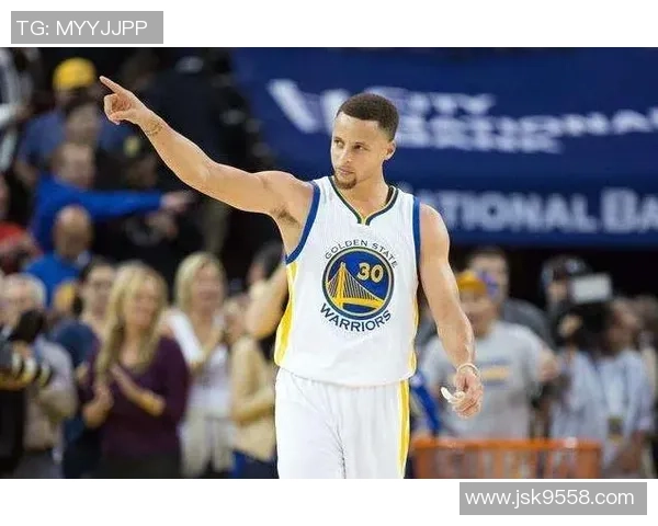 尤因与罗宾逊的巅峰对决:篮球历史上的经典时刻与传奇对抗 尤因与罗宾逊的巅峰对决:篮球历史上的经典时刻与传奇对抗